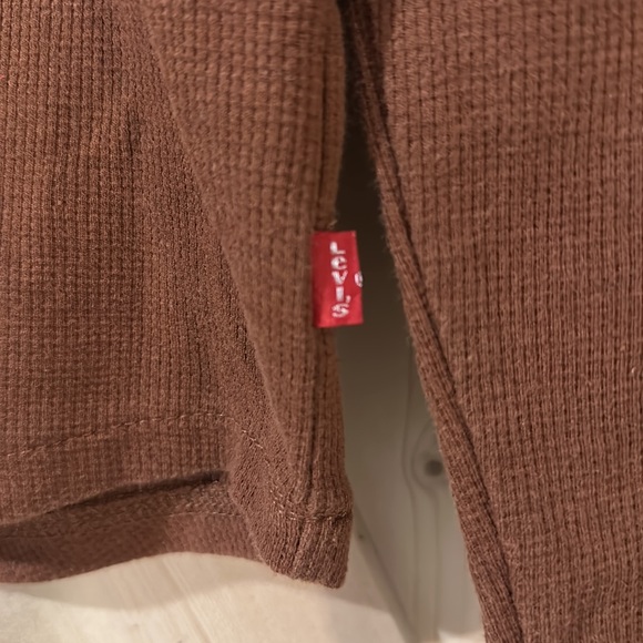Levi’s Longsleeve Thermal Top - Picture 2 of 3